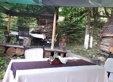 romania/bucegi-mountains/restaurant/forest