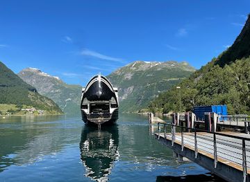 norway/geirangerfjord/restaurant/geiranger-brygge