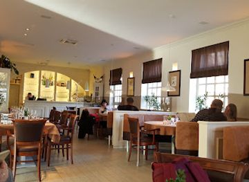 hungary/lake-balaton/restaurant/kistucsok-food-room
