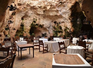kenya/taita-hills/restaurant/ali-barbour-s-cave-restaurant