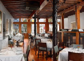 south-carolina/charleston/charleston-waterfront-park/restaurant/magnolias