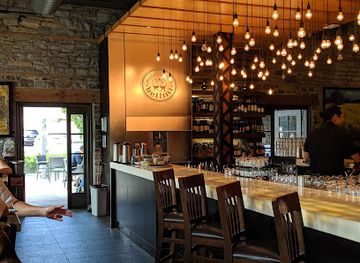 canada/kingston-and-the-islands/restaurant/milestones