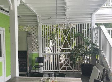 the-bahamas/harbour-island/restaurant/on-da-hill-restaurant