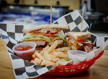 indiana/new-albany/restaurant/the-cloverleaf-bar-grill