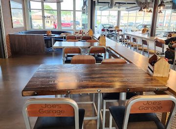 tennessee/clarksville/restaurant/joe-s-garage