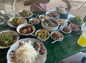 myanmar-burma/bagan/restaurant/tharabar-three-myanmar-curry