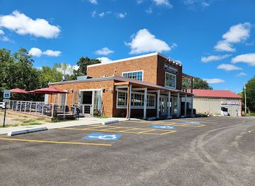 ohio/kelleys-island/restaurant/red-s-lakehouse