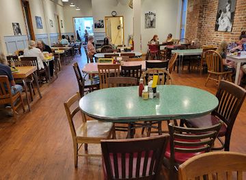 washington/everett/restaurant/the-sisters-restaurant