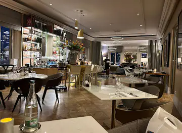 Living Room Bar & Kitchen
