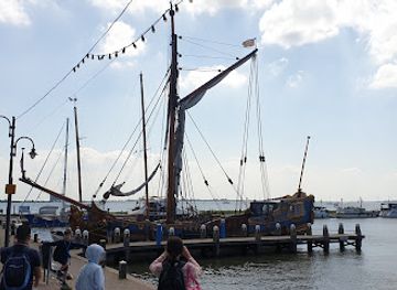 netherlands/volendam/restaurant/frietkraam-t-j-delicious-dutch-fries