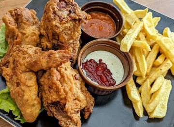 madagascar/antsirabe/restaurant/zakaranda-restaurant