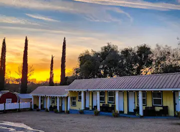 Gena's Sierra Inn and Restaurant LLC