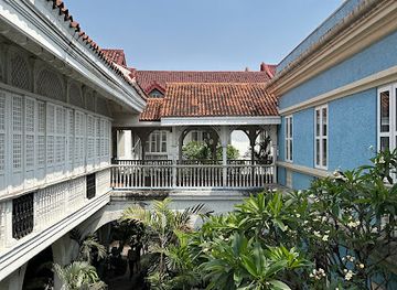 philippines/manila/intramuros/restaurant/plaza-san-luis-complex