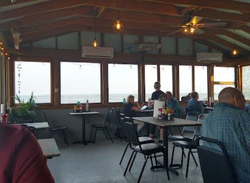 virginia/assateague-island/restaurant/the-harbor-s-end-seafood-restaurant