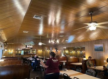 north-carolina/blue-ridge-mountains/restaurant/coach-house-seafood-steak