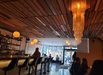 canada/halifax/north-end-halifax/restaurant/edna