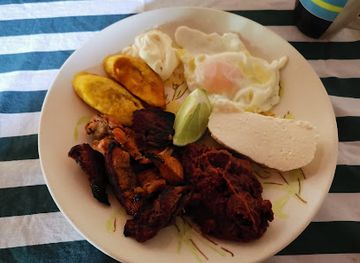 honduras/aguan-valley/restaurant/restaurante-enmita