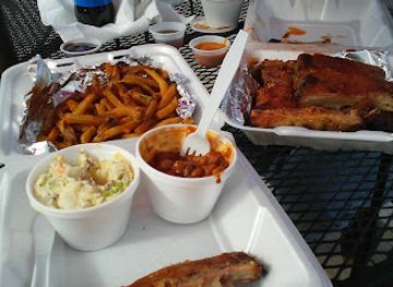 michigan/the-thumb/restaurant/lakeshore-smokehouse