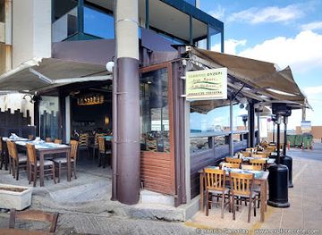 greece/heraklion/restaurant/a-little-wine-a-little-sea