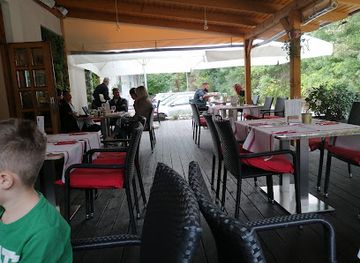 croatia/zagreb/maksimir-park/restaurant/jezeva-kucica