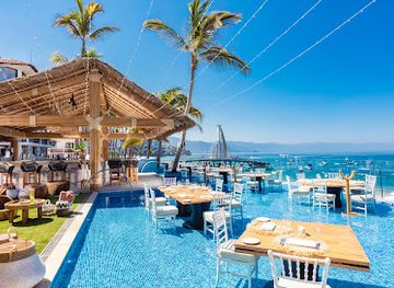 mexico/puerto-vallarta/restaurant/mar-y-vino