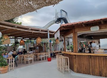 spain/balearic-islands/restaurant/um-beach-house-portals