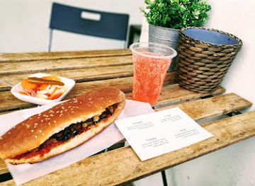 israel/acre/restaurant/aziza-s-place