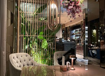 germany/dusseldorf/konigsallee/restaurant/jones