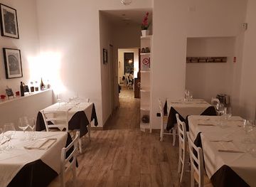 italy/milan/porta-romana/restaurant/tiraboschi6-chiacchiere-vino-cucina