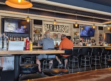 michigan/harbor-springs/restaurant/bar-harbor