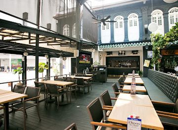 singapore/orchard-road/restaurant/harry-s-cuppage