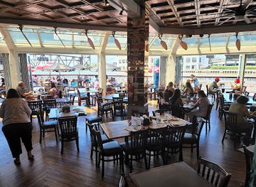 ohio/cleveland/ohio-city/restaurant/shooters-on-the-water