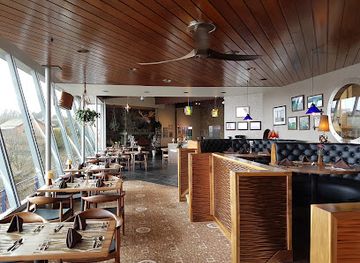 canada/fundy-national-park/restaurant/reversing-falls-restaurant-at-stonehammer-unesco-global-geopark