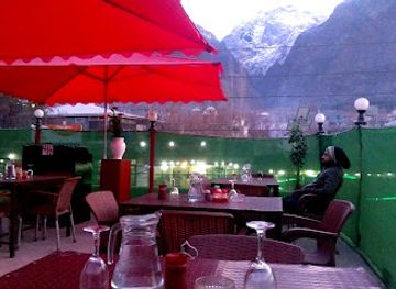 pakistan/gilgit/restaurant/happy-hour