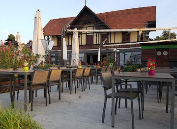 hungary/balaton-uplands/restaurant/sailing-restaurant