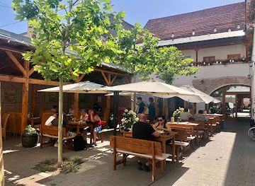 slovakia/trnava/restaurant/wetzlerov-dom