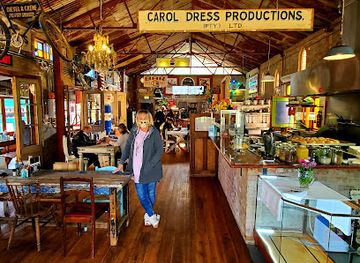 south-africa/cederberg-mountains/restaurant/diesel-creme-and-the-karoo-moon-motel