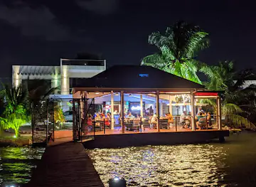 Smokeez Seaside Restaurant & Bar