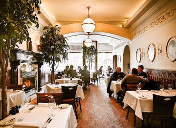 canada/montreal/restaurant/restaurant-bonaparte