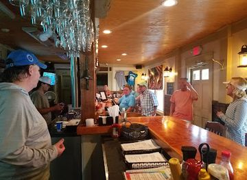 north-carolina/new-bern/restaurant/michael-s-pub-patio