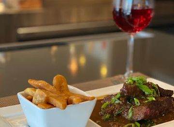 nebraska/omaha/restaurant/the-round-bar-kitchen