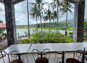 philippines/bicol-region/restaurant/socorro-s-lakeside-restaurant-and-grill