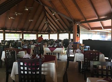 maldives/huraa/restaurant/athiri-bar-and-restaurant