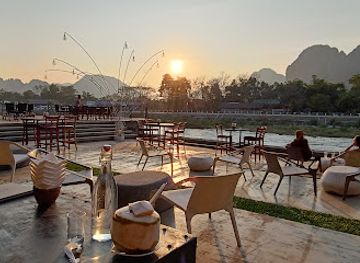 laos/vang-vieng/restaurant/khop-chai-deu-vang-vieng