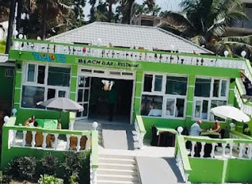 the-gambia/lamin/restaurant/roots-beach-bar-restaurant