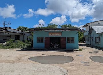 nauru/meneng/restaurant/golden-bridge-restaurant