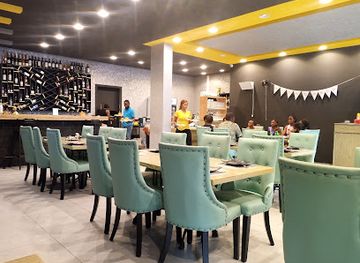 gabon/kongou-falls/restaurant/black-burger