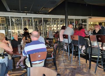 kansas/manhattan/restaurant/wine-dive-kitchen