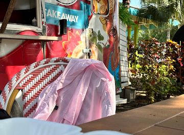 the-bahamas/nassau-and-paradise-island/restaurant/the-new-duff