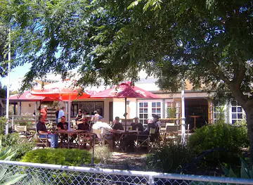 Freshies Cafe & Bar
